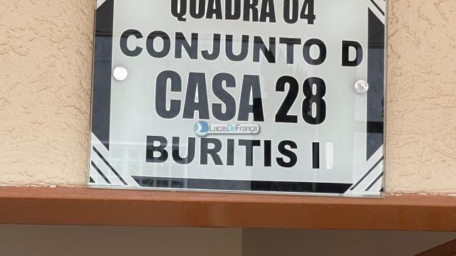 Casa bem localizada na quadra 04 conjunto D da Vila Buritis.