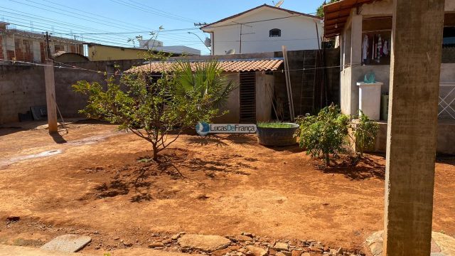 CASA EM SOBRADINHO-DF NA QUADRA 11