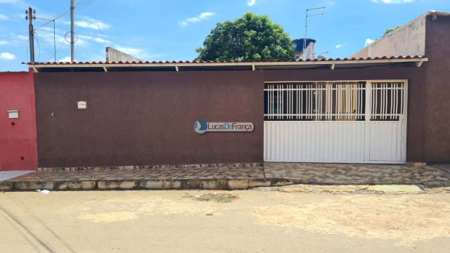 CASA NA QUADRA 10 CONJUNTO E NO ARAPOANGAS