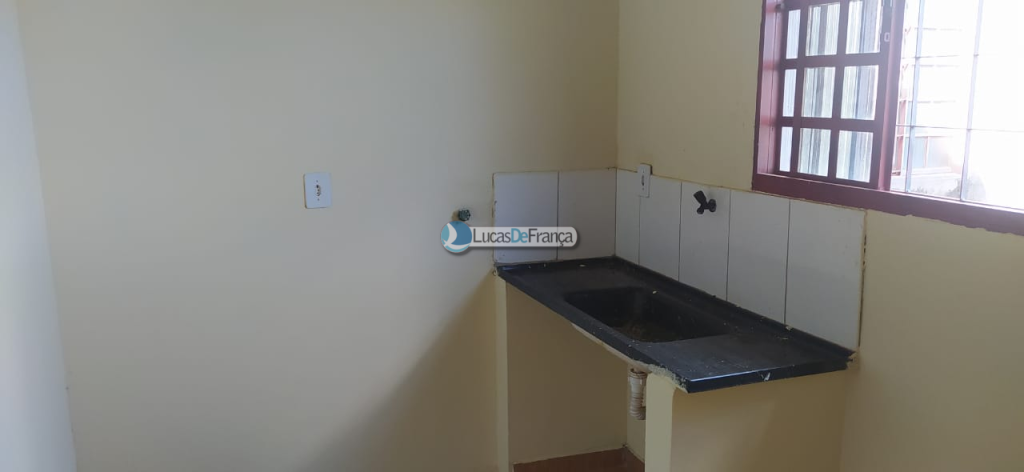 Prédio com 3 apartamentos e 3 casas (9)