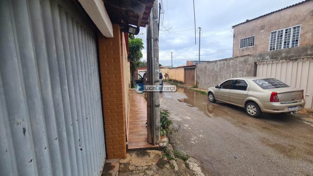 Sobrado com um casa simples nos fundos (20)