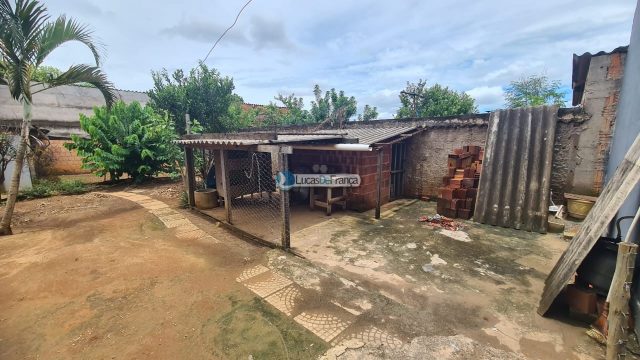 SOBRADO NA QUADRA 08 CONJUNTO F NO ARAPOANGAS ÓTIMA