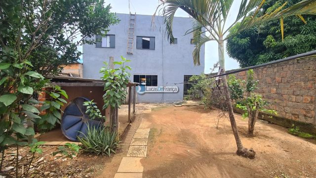 SOBRADO NA QUADRA 08 CONJUNTO F NO ARAPOANGAS ÓTIMA