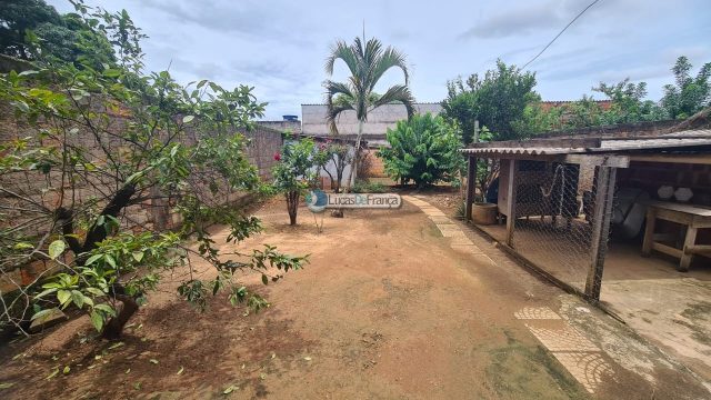 SOBRADO NA QUADRA 08 CONJUNTO F NO ARAPOANGAS ÓTIMA
