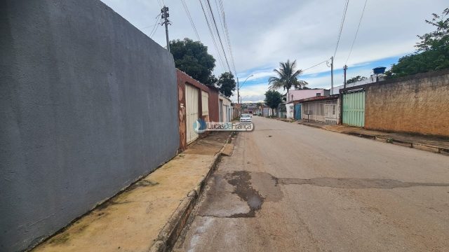 SOBRADO NA QUADRA 08 CONJUNTO F NO ARAPOANGAS ÓTIMA