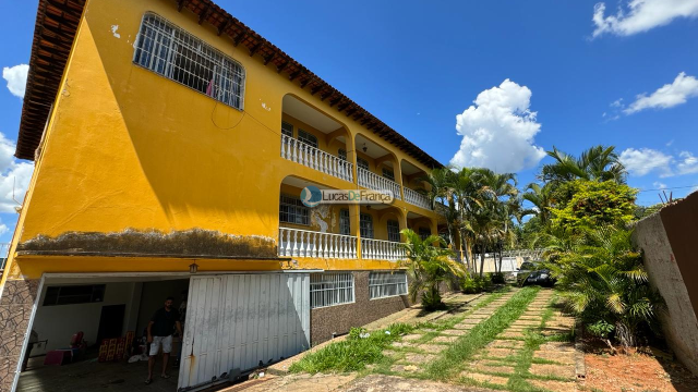 Casa na rua Hugo Lobo Setor Tradicional