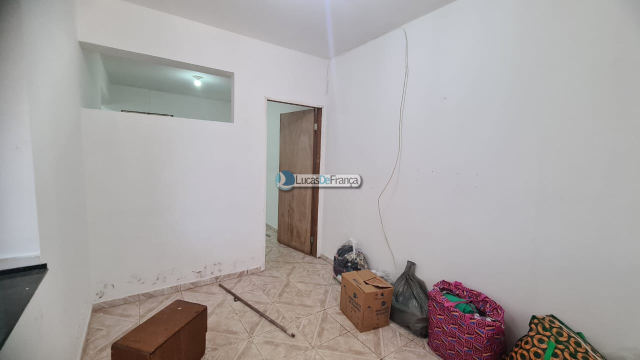 APARTAMENTO E UMA KIT ENTRE AS QUADRAS 03/04 DA VILA BURITIS ATRÁS DA ESCOLA CLASSE 08