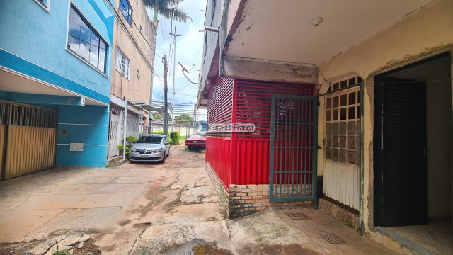 APARTAMENTO E UMA KIT ENTRE AS QUADRAS 03/04 DA VILA BURITIS ATRÁS DA ESCOLA CLASSE 08