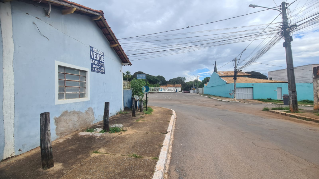 Imóvel no St. Tradicional de esquina na R. 1º de junho (14)