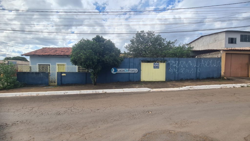 Imóvel no St. Tradicional de esquina na R. 1º de junho (22)