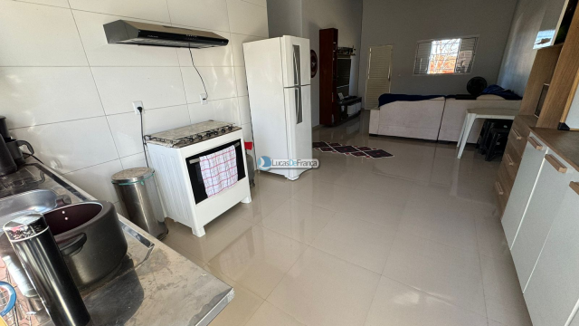 Casa em condomínio fechado, frente para a pista que vai Para o Vale do Amanhecer