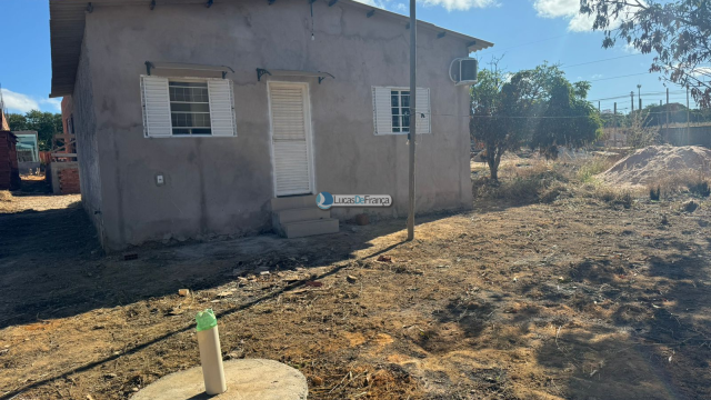 Casa em condomínio fechado, frente para a pista que vai Para o Vale do Amanhecer