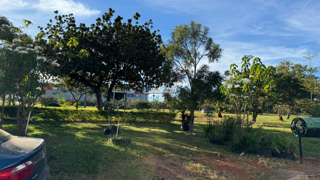 Casa na Vila Militar em frente à Independência e Dia Dia