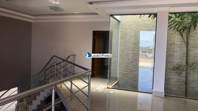 Belíssima Casa de Pavimento em lote com 600m2