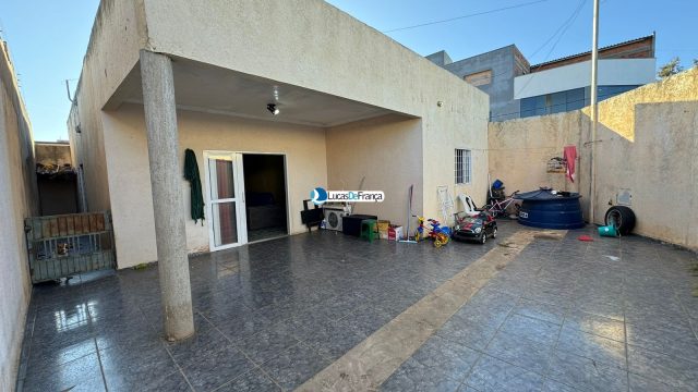 Casa na Vila Militar, em frente a Independência e Dia&Dia