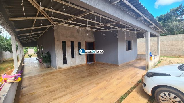 CASA COM ÁREA DE 1.800M² NO CONDOMÍNIO NÚCLEO RURAL SARANDI