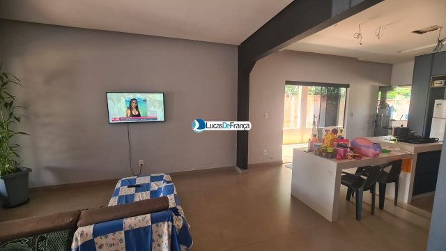 CASA COM ÁREA DE 1.800M² NO CONDOMÍNIO NÚCLEO RURAL SARANDI