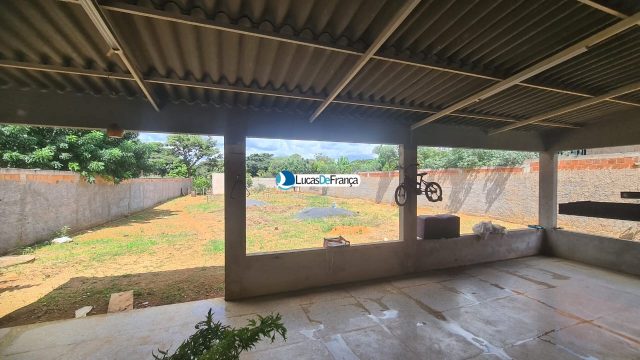 CASA COM ÁREA DE 1.800M² NO CONDOMÍNIO NÚCLEO RURAL SARANDI