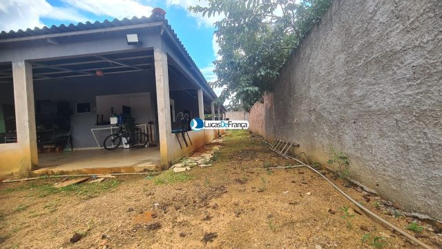 CASA COM ÁREA DE 1.800M² NO CONDOMÍNIO NÚCLEO RURAL SARANDI