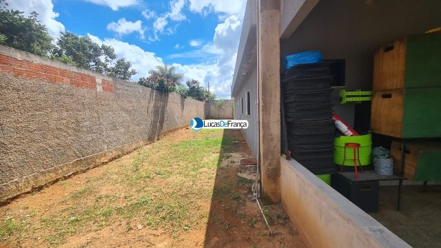 CASA COM ÁREA DE 1.800M² NO CONDOMÍNIO NÚCLEO RURAL SARANDI