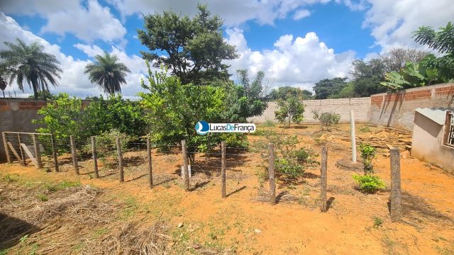 CASA COM ÁREA DE 1.800M² NO CONDOMÍNIO NÚCLEO RURAL SARANDI