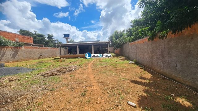 CASA COM ÁREA DE 1.800M² NO CONDOMÍNIO NÚCLEO RURAL SARANDI