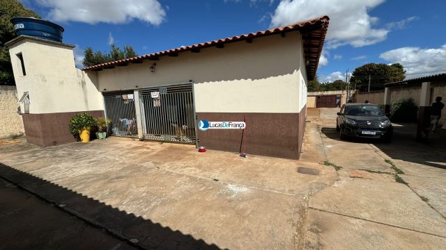 2 casas em 01 lote de 1.000 m2.