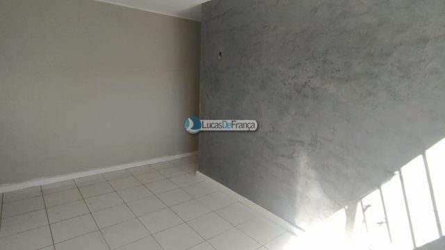 APARTAMENTO TODO REFORMADO NO 3° ANDAR NA QUADRA 02 BLOCO R