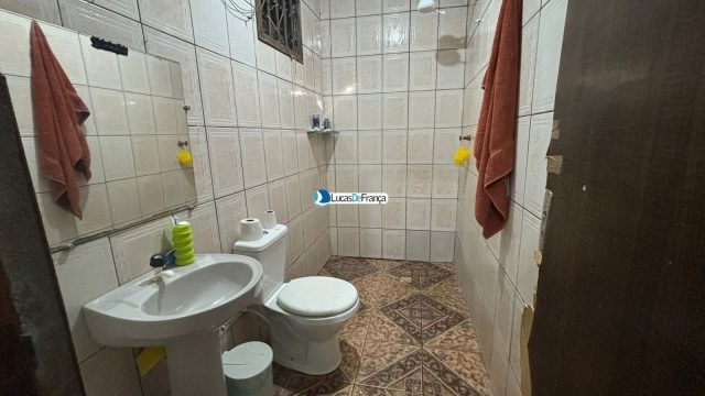 SOBRADO COM UMA CASA NOS FUNDOS NO ARAPOANGAS