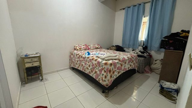 SOBRADO COM UMA CASA NOS FUNDOS NO ARAPOANGAS