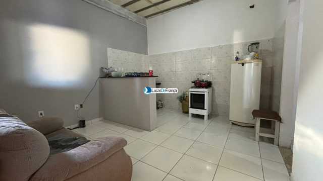 SOBRADO COM UMA CASA NOS FUNDOS NO ARAPOANGAS