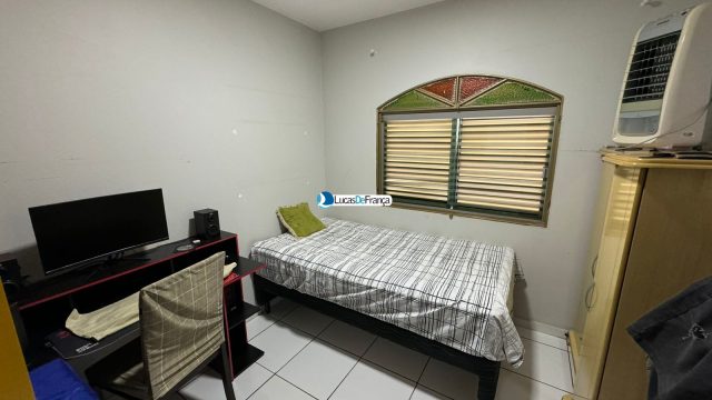 CASA COM LAJE NA VILA BURITIS QUADRA 03