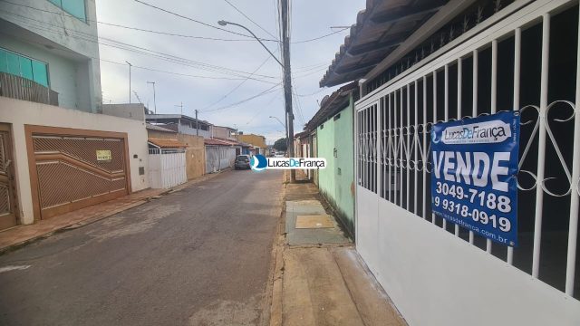 DUAS CASAS NO MESMO LOTE NO JARDIM RORIZ