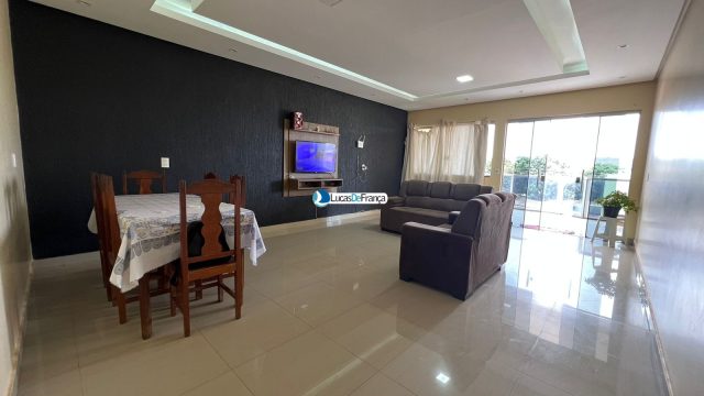 Apartamento GIGANTE de 190m2.