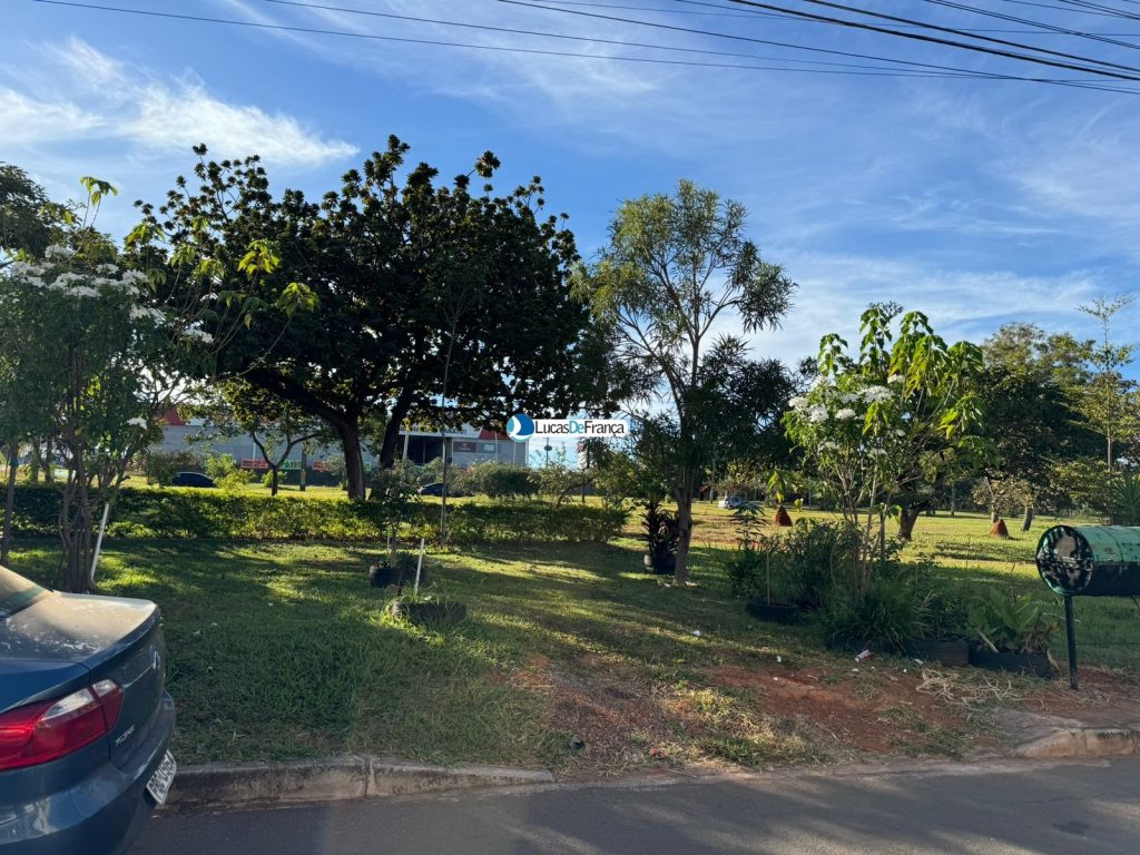 Casa na vila Militar, frente para a Av. Independência (11)