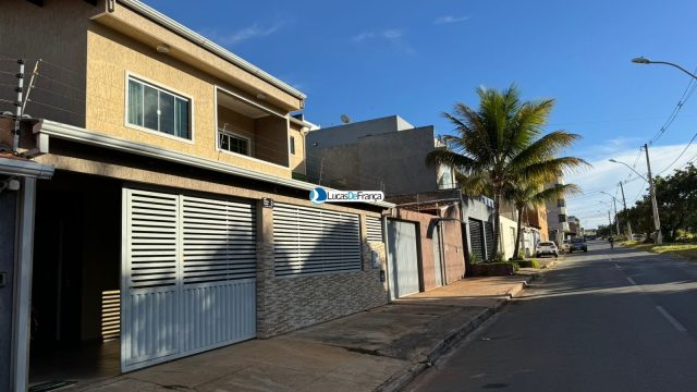 Casa na Vila Militar, de frente para a Av. Independência e Dia Dia