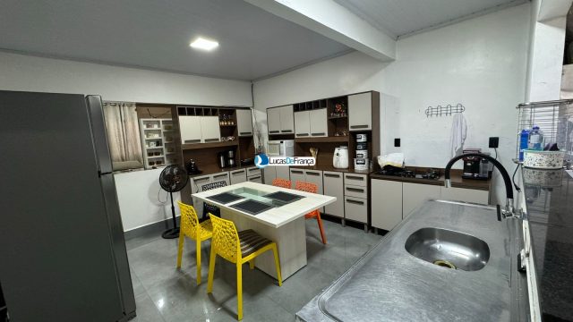 Imóvel comercial e residencial na Vila Militar