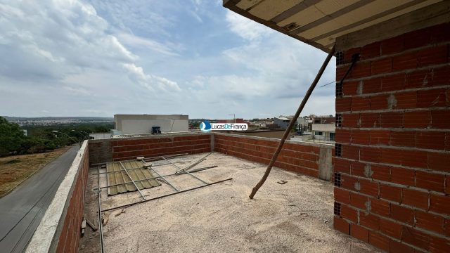 Imóvel comercial e residencial na Vila Militar