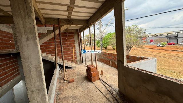 Imóvel comercial e residencial na Vila Militar