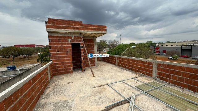 Imóvel comercial e residencial na Vila Militar