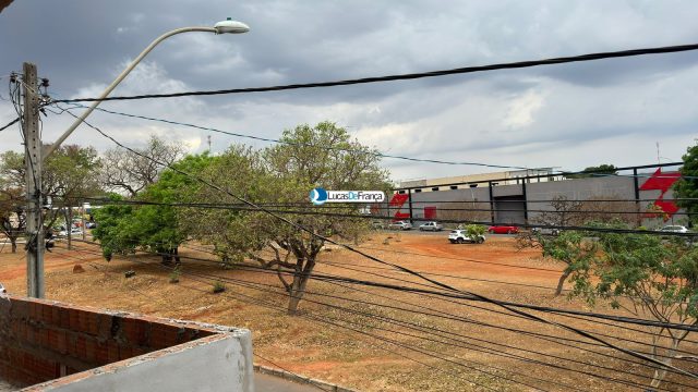 Imóvel comercial e residencial na Vila Militar