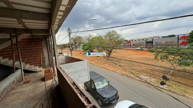 Imóvel comercial e residencial na Vila Militar