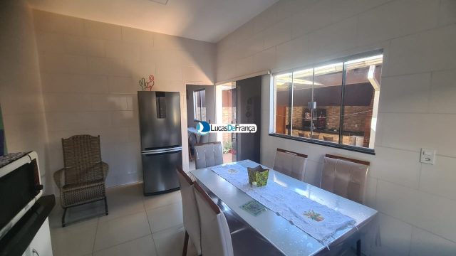 IMÓVEL DE 800M² VAZADO CONSTITUÍDO COM UMA CASA, LOJA E DOIS APARTAMENTOS