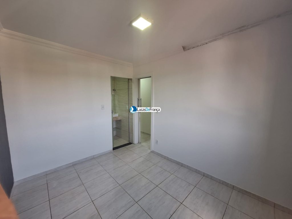 Apartamento reformado no Bloco M Quadra 02 (2)