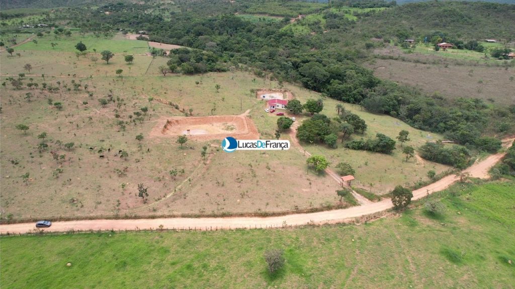 Chácara com 5.3 hectares (34)