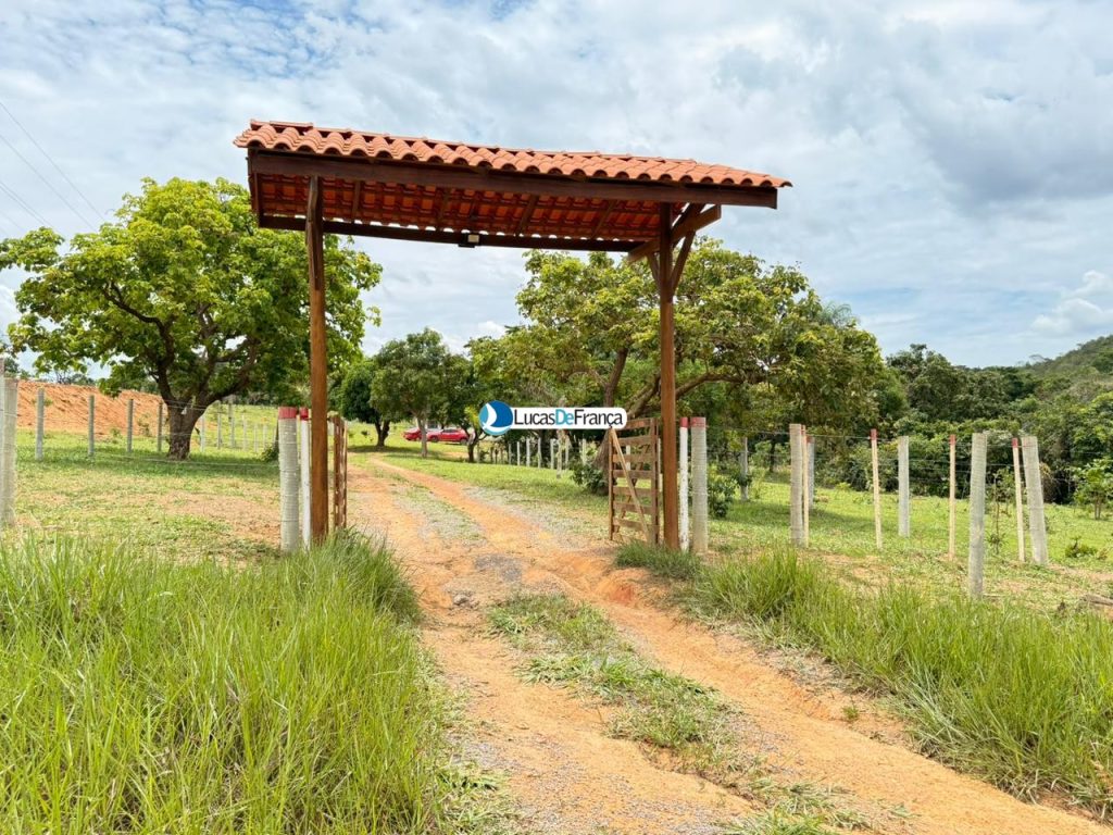 Chácara com 5.3 hectares (8)