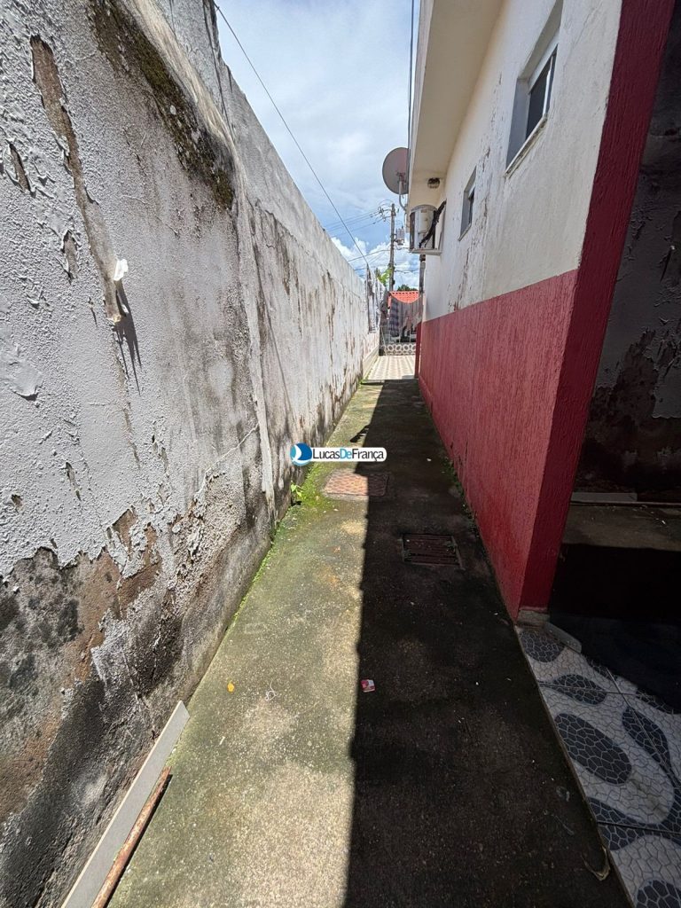 CASA NA RUA ALEXANDRE SALGADO (18)