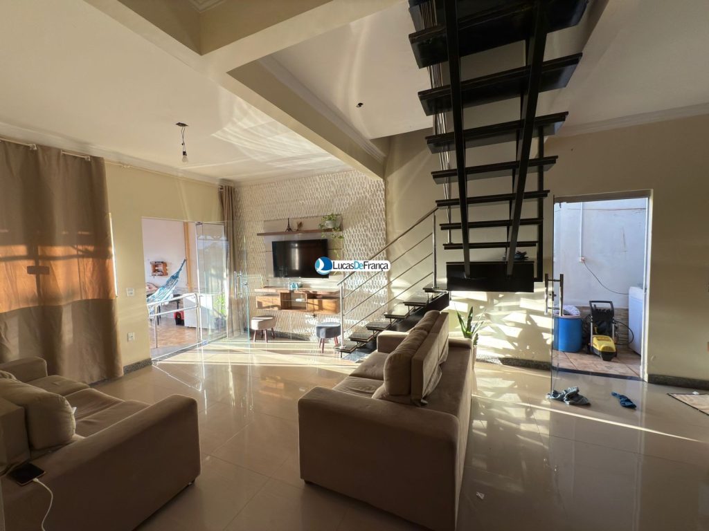 Casa espaçosa de 3 pavimentos no Buritis 2 (7)