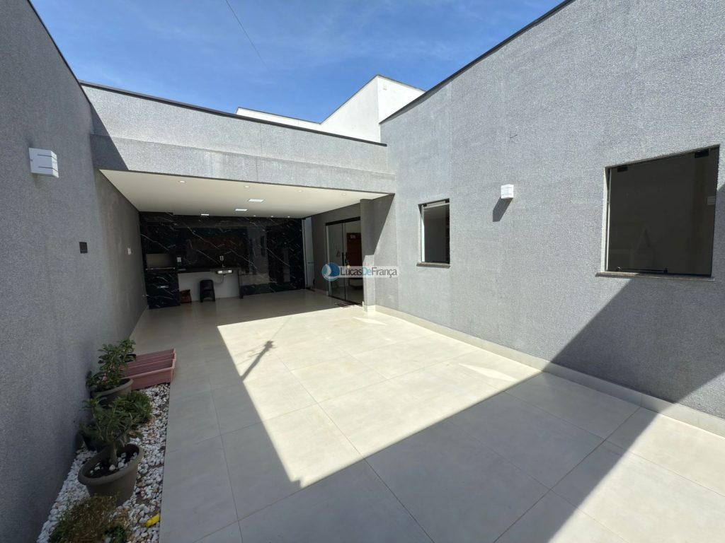 Casa Moderna à Venda no Buritis 4 (2)