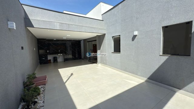Casa Moderna à Venda no Buritis 4 – Quadra 18
